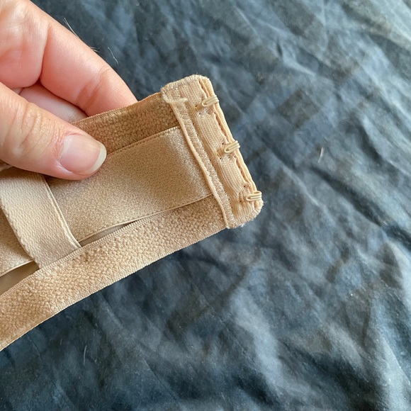 Nude Strapless Bra 38D - Picture 3 of 7